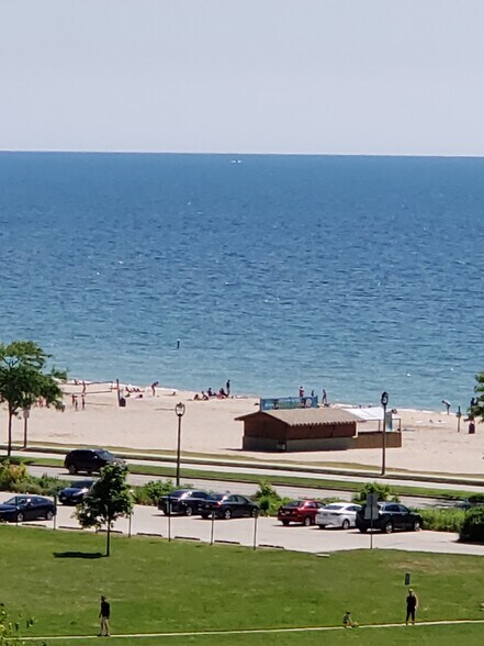 ONE BLOCK TO THE LAKE! - 1751 N Cambridge Ave