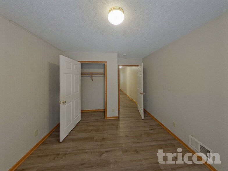 Building Photo - 2144 Sherwood Ave