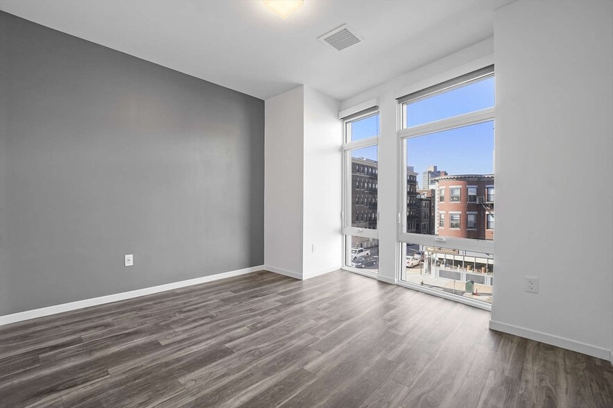 Building Photo - 83 Beacon St