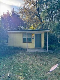 Building Photo - Quiet Street with Beautiful Old Oaks