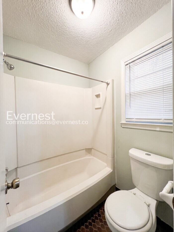 Building Photo - 3409 Kettlebrook Cove