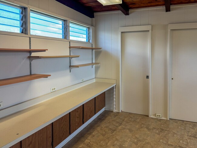 Building Photo - Single-Family Home in Kaimuki, 3 Bedrooms,...
