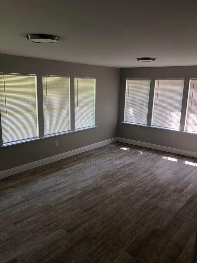 Building Photo - 7653 Frankfort St