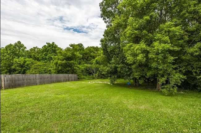 Building Photo - 3 Bed w/Bonus, Large Yard in Sought After Franklin Location!