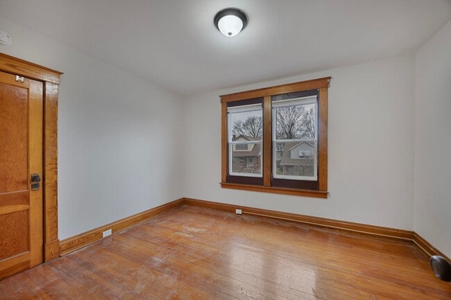 Building Photo - West Price Hill - Charming 3 bedroom 1 bath