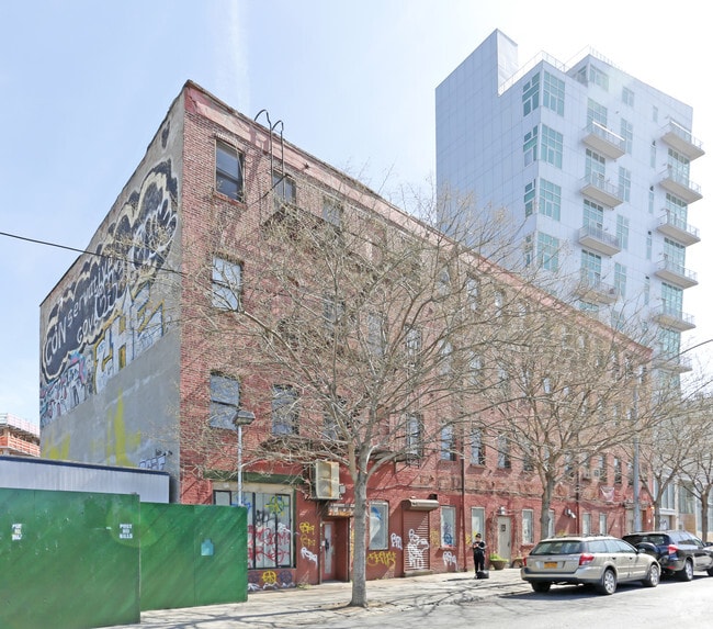 Primary Photo - 39 Ainslie St