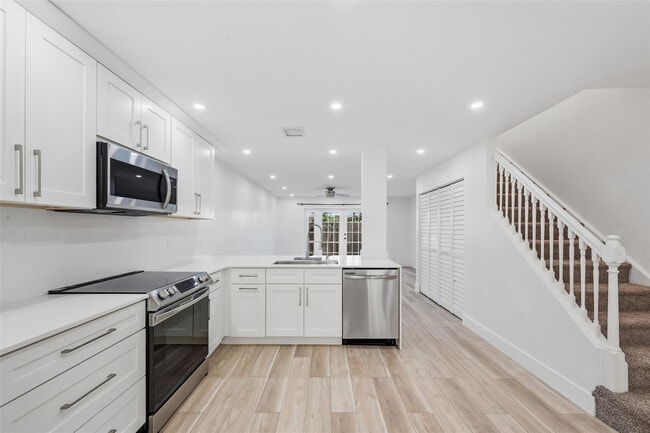 Building Photo - 4525 Bougainvilla Dr