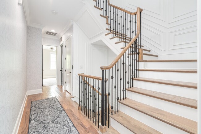 3rd Floor Landing - 112 E Carson Blvd