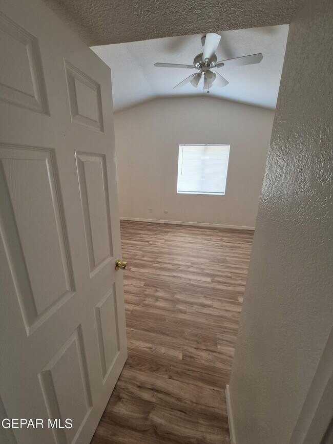 Building Photo - 6644 Mariposa Dr