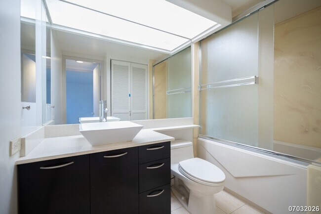 Building Photo - 2 bd, 2 ba Condo in Honoulu Park Place