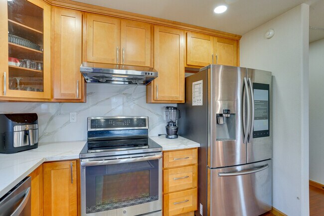 Building Photo - 5370 Bay Pointe Ct