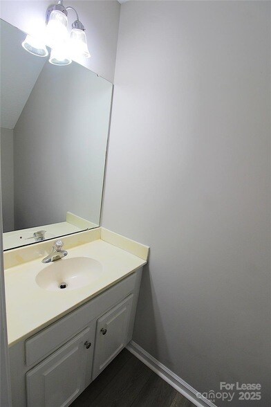 Building Photo - 409 Peachtree Rd