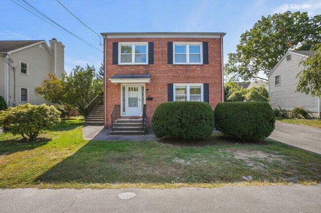 Primary Photo - 221 Hunyadi Ave