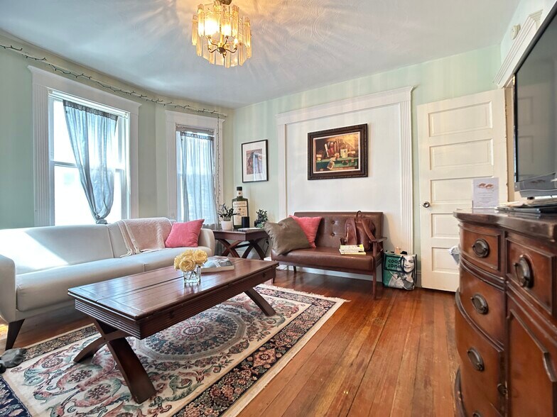 Primary Photo - 25 Montfern Ave