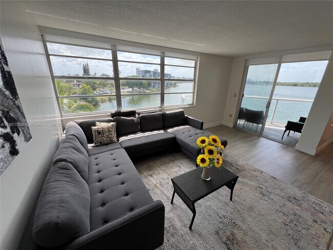 Building Photo - 1301 NE Miami Gardens Dr