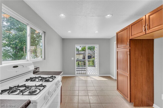 Building Photo - 1083 Eastlake Dr