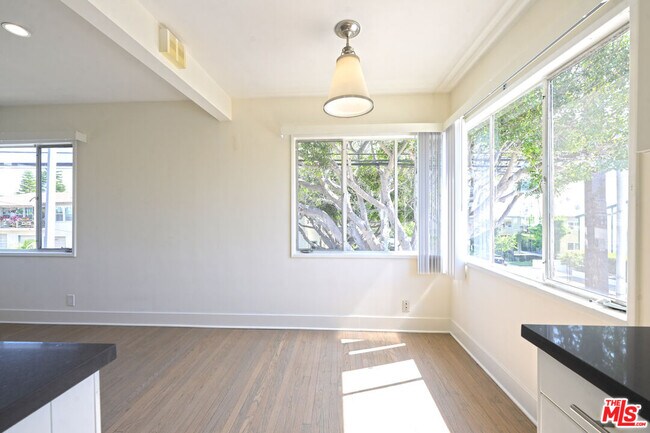 Building Photo - 3101 Arizona Ave