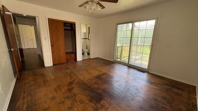 Building Photo - 513 SW 56th St