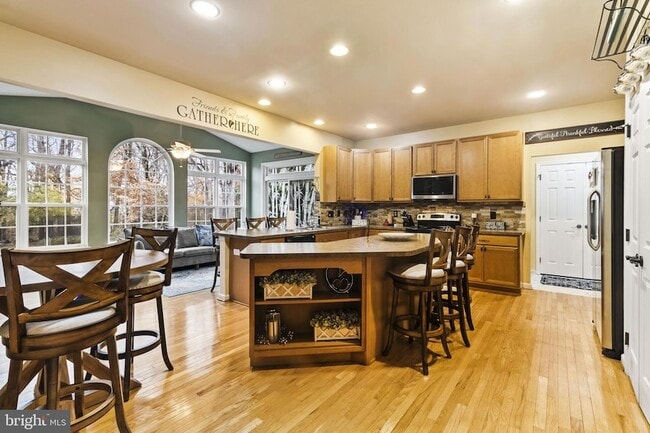 Building Photo - 144 Edgar Rd