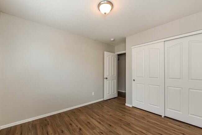 Building Photo - 4045 S Kirby Ct