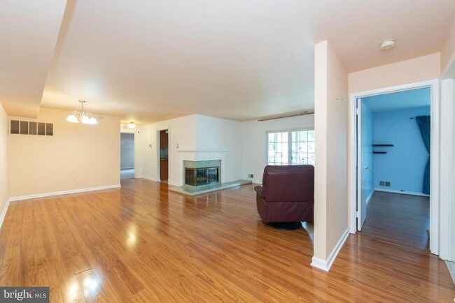 Building Photo - 115 Cascade Ct