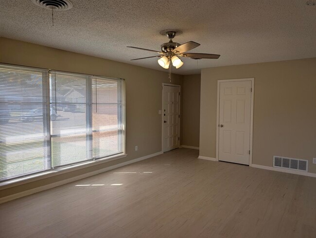 Building Photo - 3907 Peggy Dr