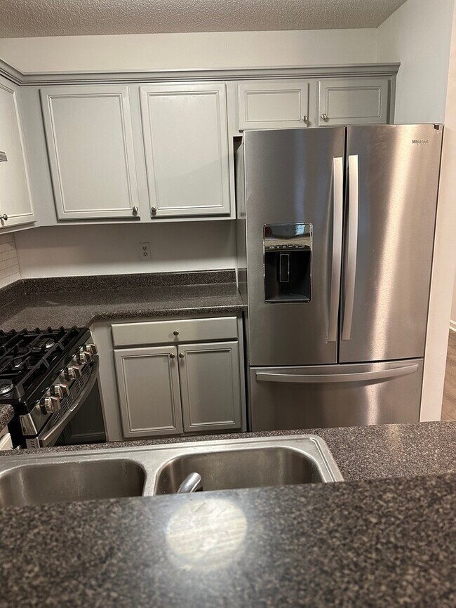 Building Photo - 105 Crestfield Cir