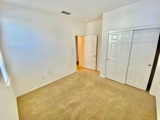 Building Photo - Beautiful Single Story Home with Local Park a Block Away!