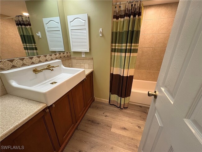 Building Photo - 203 Esther St