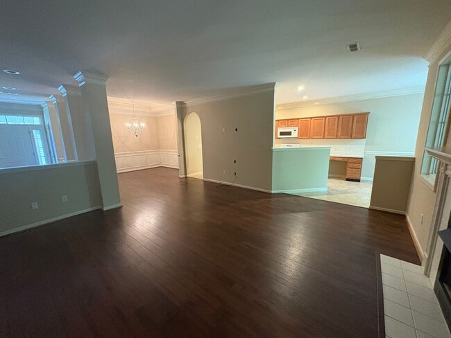 Building Photo - 3BR/2BA Condo with Sunroom & 2-Car Garage