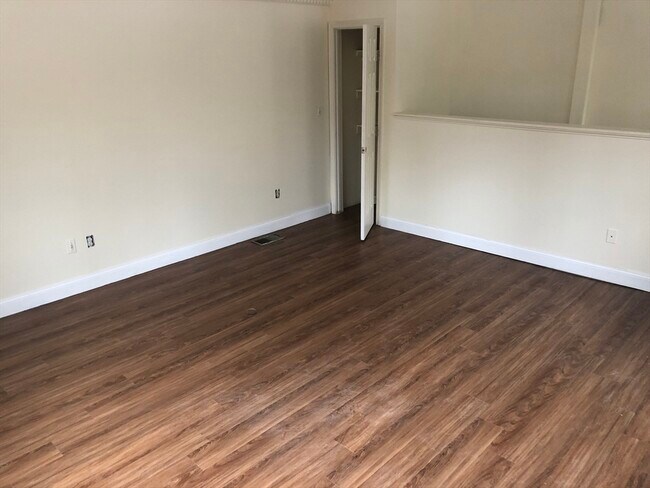 Building Photo - 44 Smith St