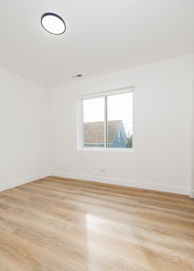 Building Photo - 1245 S Fairfield Ave