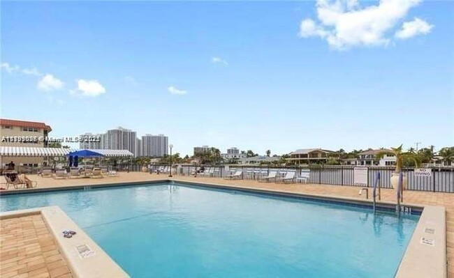 Building Photo - 2049 S Ocean Dr