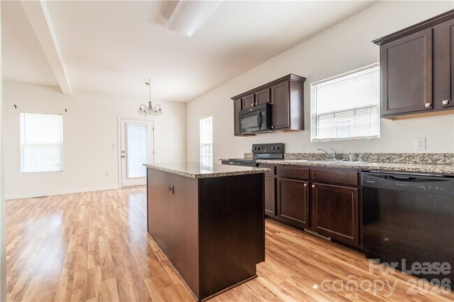 Building Photo - 108 Lookout Point Pl