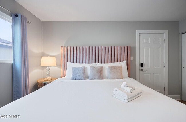 Building Photo - 8620 E Plaza Ave