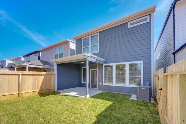 Building Photo - 1709 Summerlyn Ter Dr