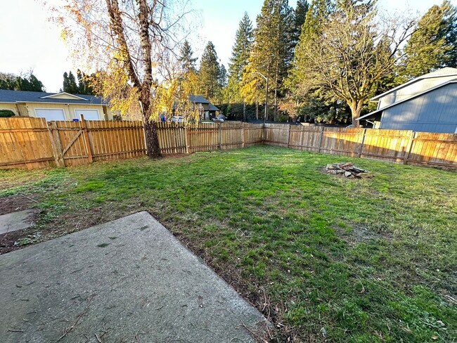 Building Photo - 804814-814 SE Cochran Dr