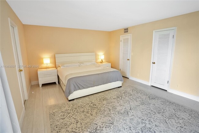 Building Photo - 2421 NE 10th St