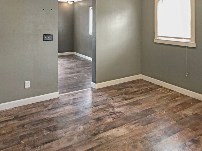 Building Photo - Pinchably Cute!