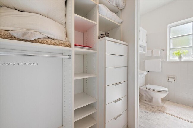 Building Photo - 750 Española Wy