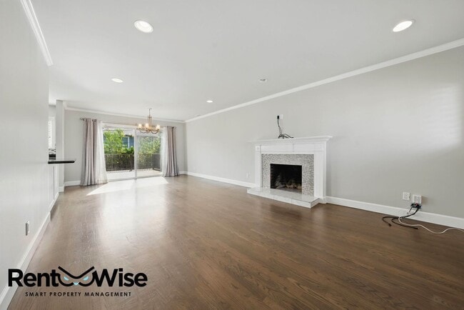 Building Photo - 1125 Fernwood Dr