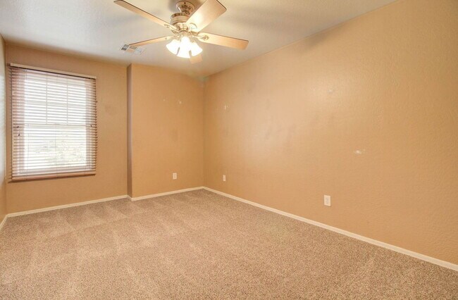 Building Photo - 15882 N 172nd Ln