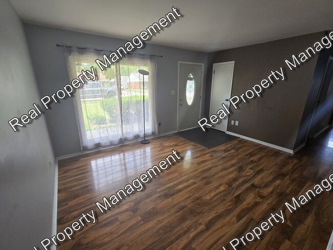 Building Photo - Three Bedroom Ranch