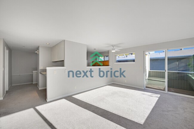 Building Photo - Welcome to this beautifully updated 2-bedroom, 1-bath apartment located in the heart of Queen Anne