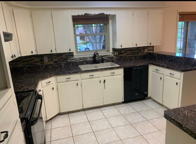 Primary Photo - 1344 Azalea Ln