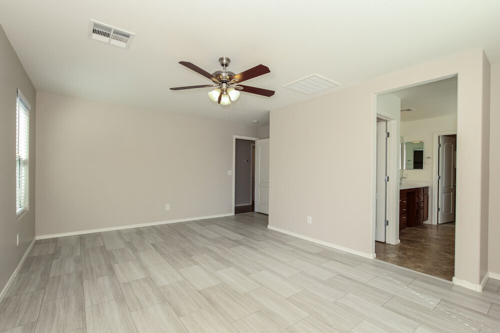 Building Photo - 12035 W Leather Ln