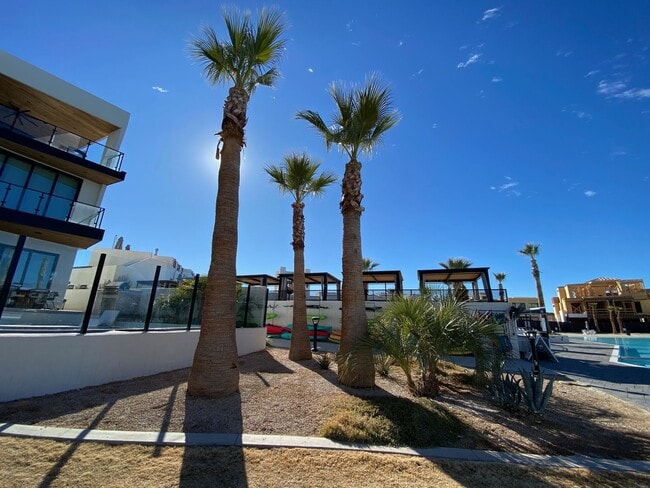 Building Photo - Newer Fully Furnished Private Studio Casit...