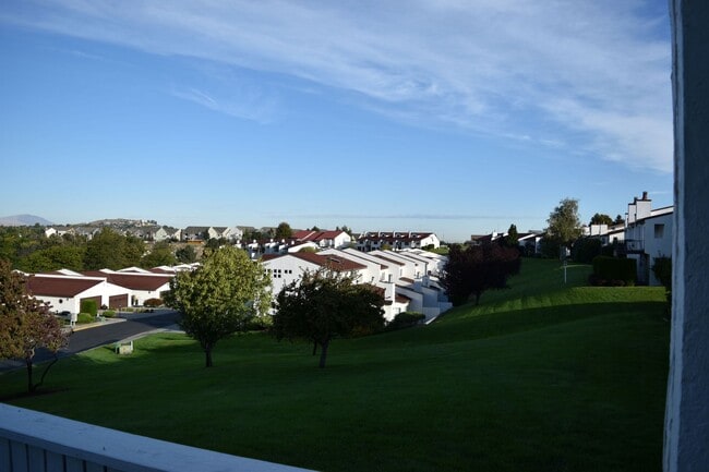 Building Photo - Low-Maintenance Meadows North Rental by Meadow Springs Golf Course