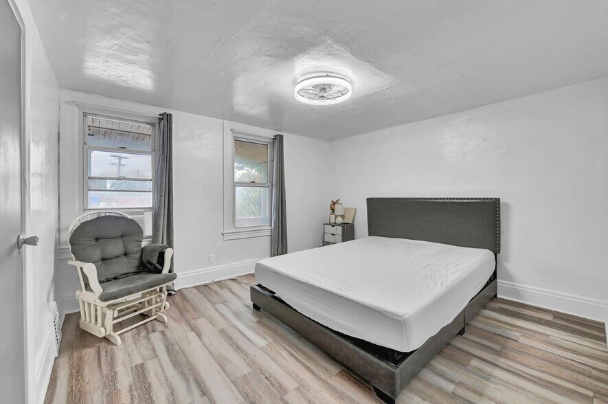 Building Photo - 427 E 156th St