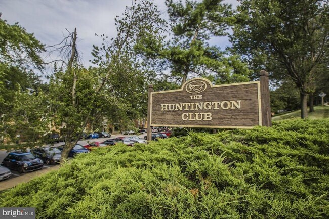 Building Photo - 2622 Fort Farnsworth Rd